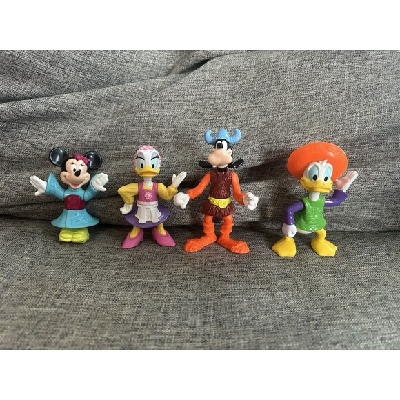 Disney World Epcot Center Figures Lot Of 4 Minnie Daisy Goofy Donald Vintage 4” - Picture 1 of 7